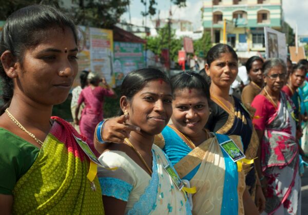 ngo indien nødhjælpsarbejde kvindernes kampdag